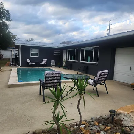 Satchell'S Lakehouse